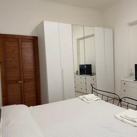 Modern Three In 5 Min To The Airport Apartman